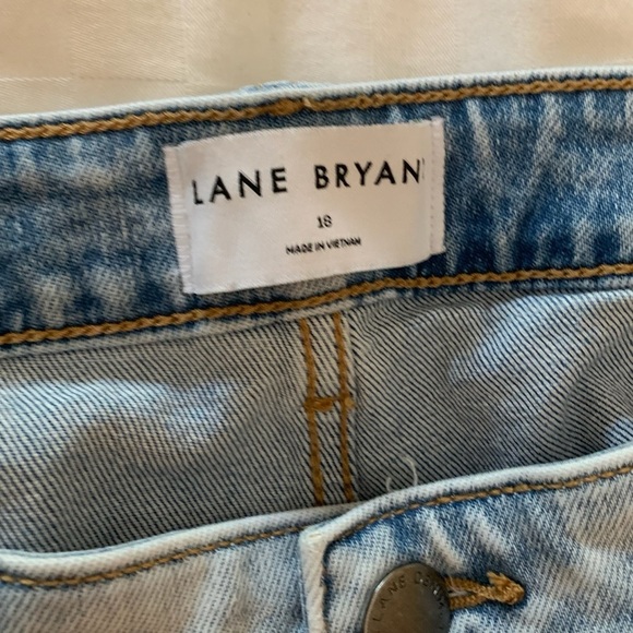 Lane Bryant Women’s Signature Fit Mid-Rise Straight Crop Blue Jeans; Size 18 - Picture 2 of 10